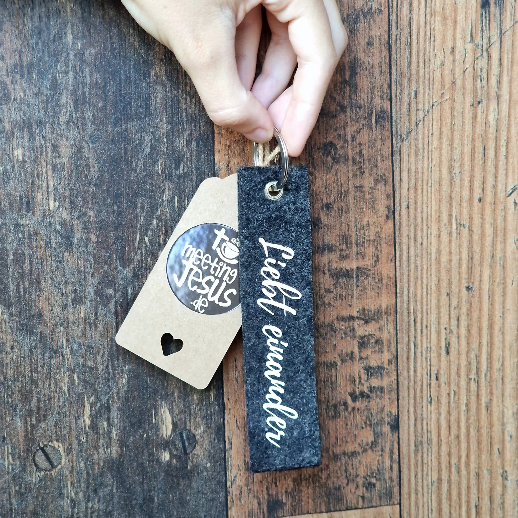 Filz-Schlüsselanhänger - Liebt einander - 1