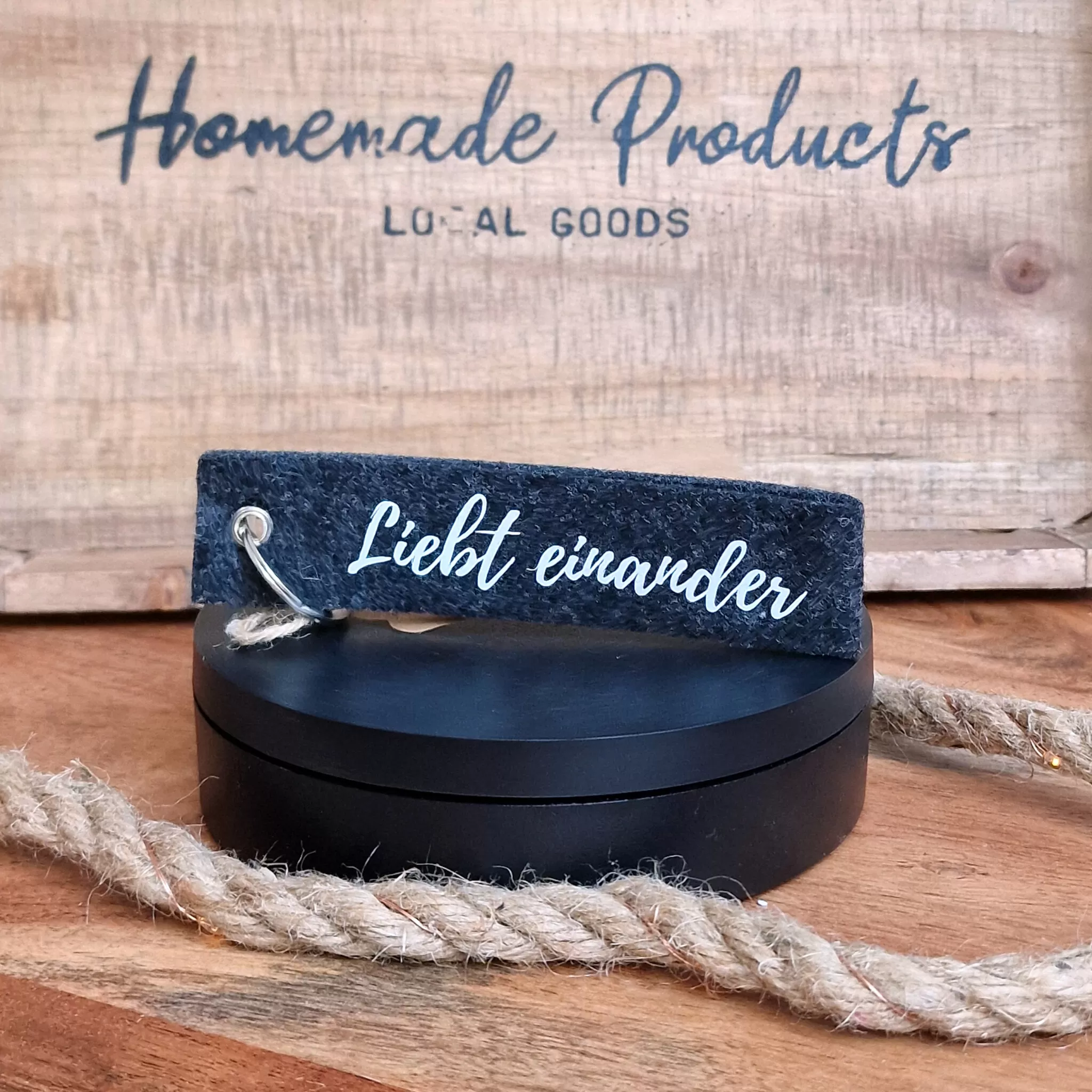 Filz-Schlüsselanhänger - Liebt einander - 4